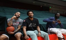 开云体育官网-艾弗森威震全场，率领球队压倒对手的简单介绍