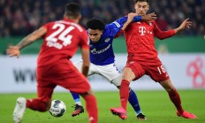 开云体育中国-沙尔克拼尽全力，卫冕冠军雄风难敌