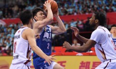 开云体育官网-青岛队主场失利，球队士气低迷难翻盘