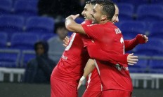 开云平台-里昂突破困境连胜提高士气，球员笑逐颜开