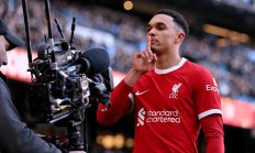 开云体育平台APP-包含利物浦门将阿诺德神勇扑救，帮助球队击败水晶宫的词条