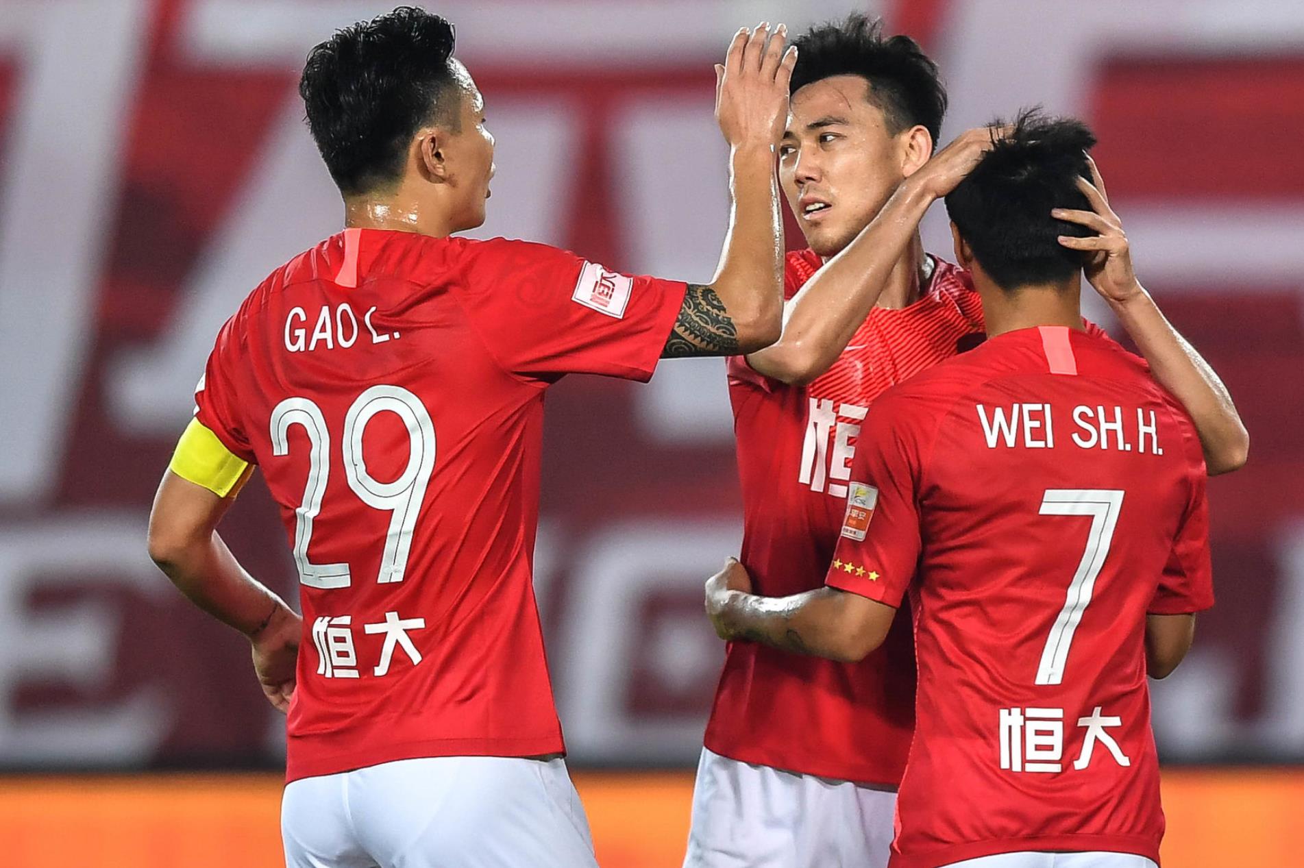 关于广州恒大迎战天津泰达，争夺胜利的信息