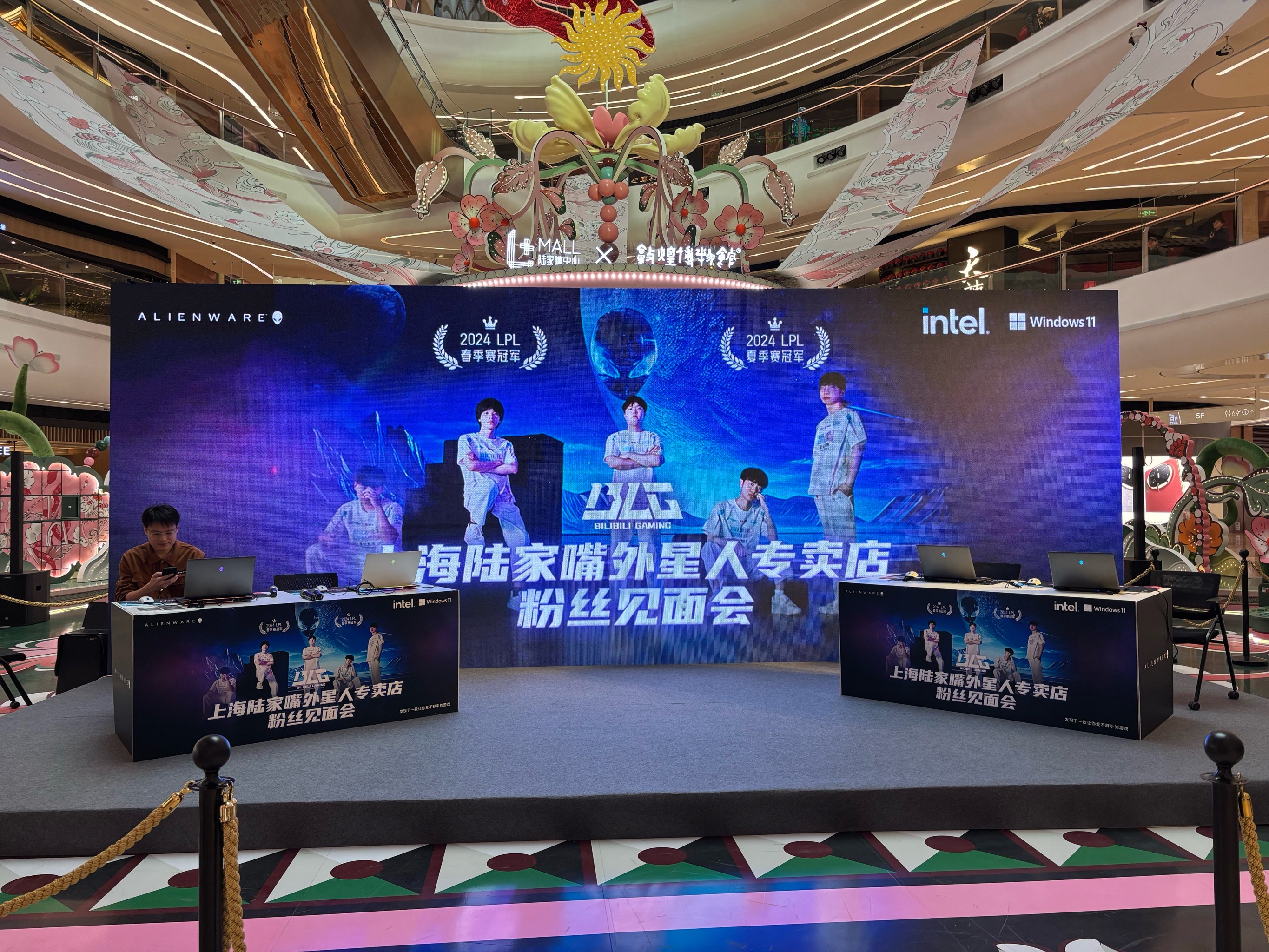 著名足球俱乐部召开粉丝见面会