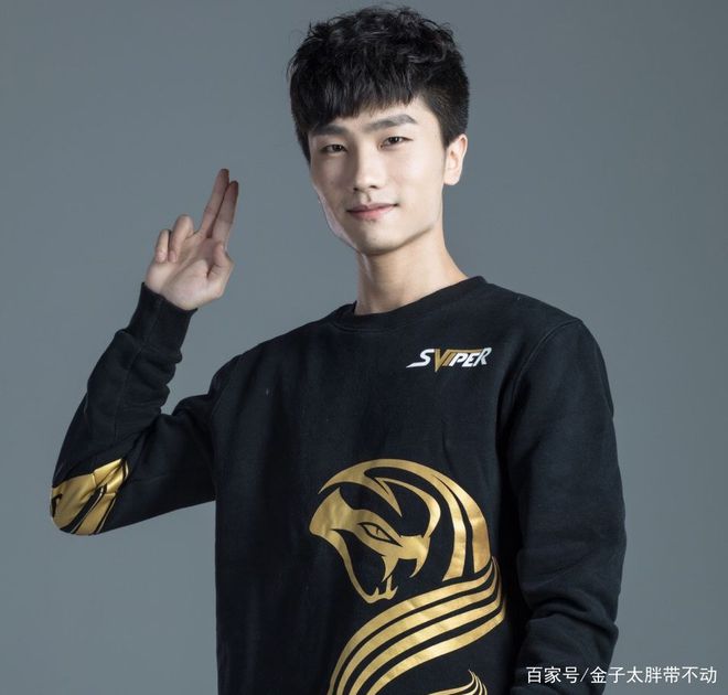 战队角逐，球场上的精英绽放光芒
