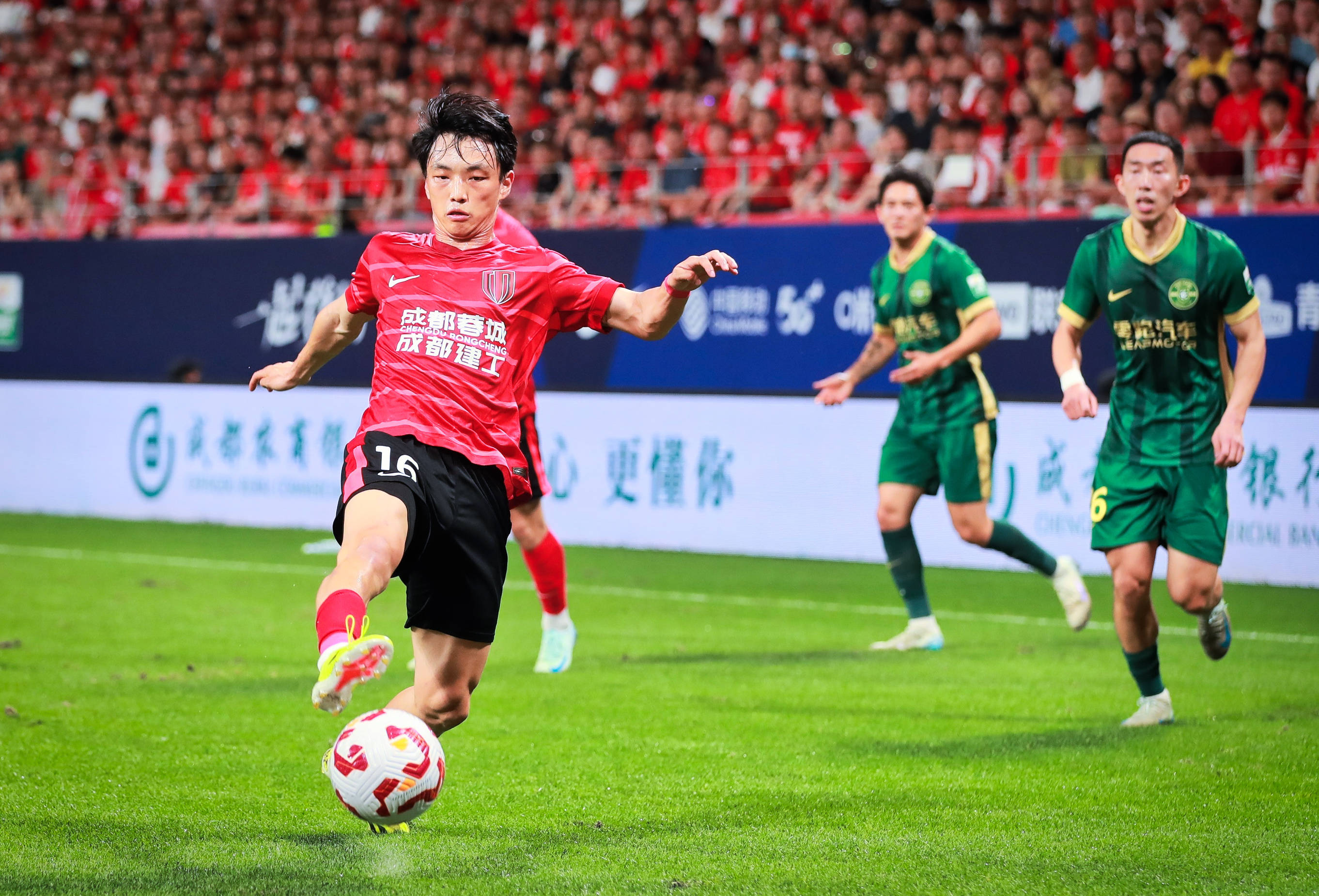 包含足球界豪华阵容，一场场比赛火爆开打！的词条