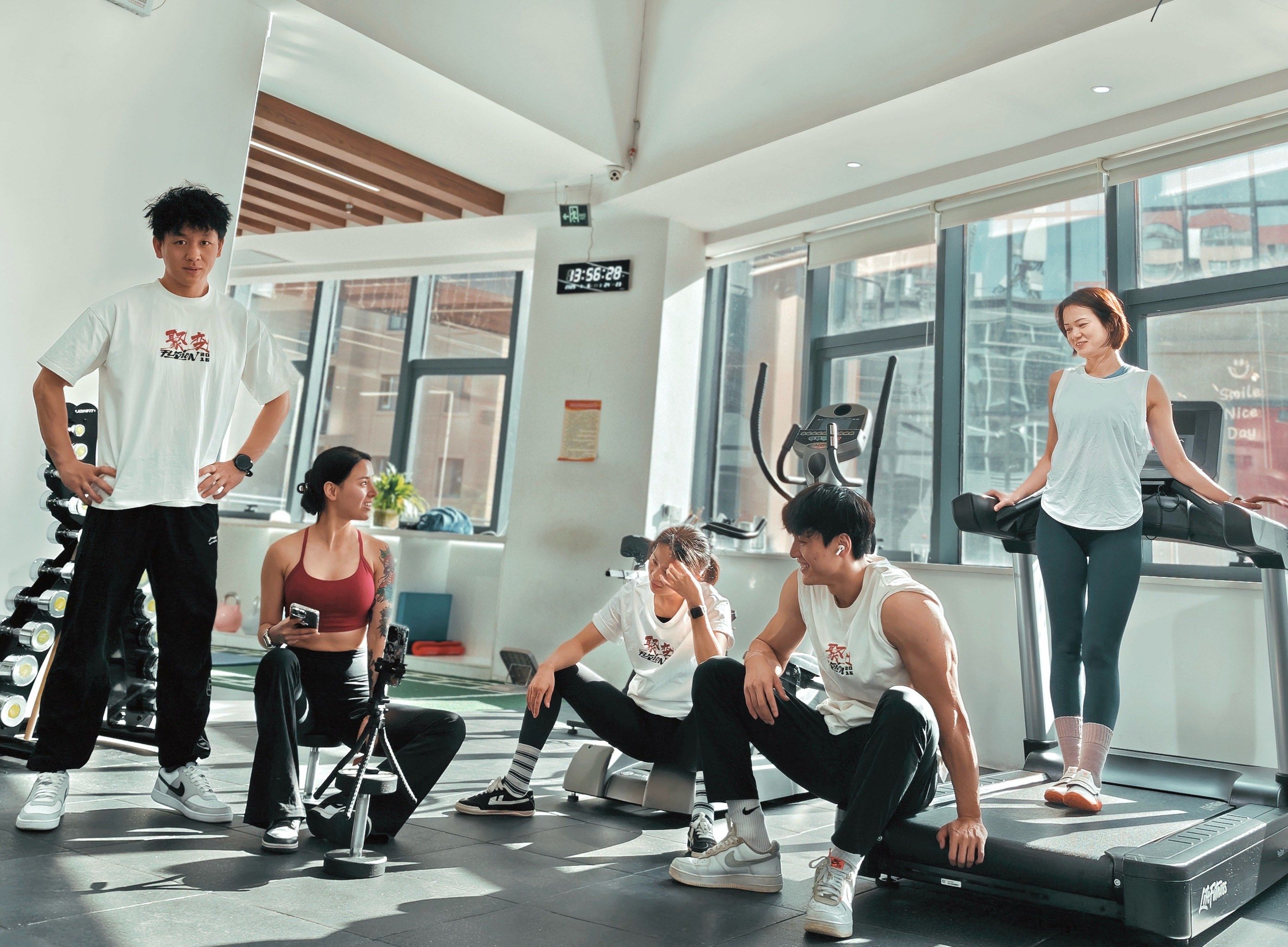 教练组进行战术调整加强训练 教练组进行战术调整加强训练