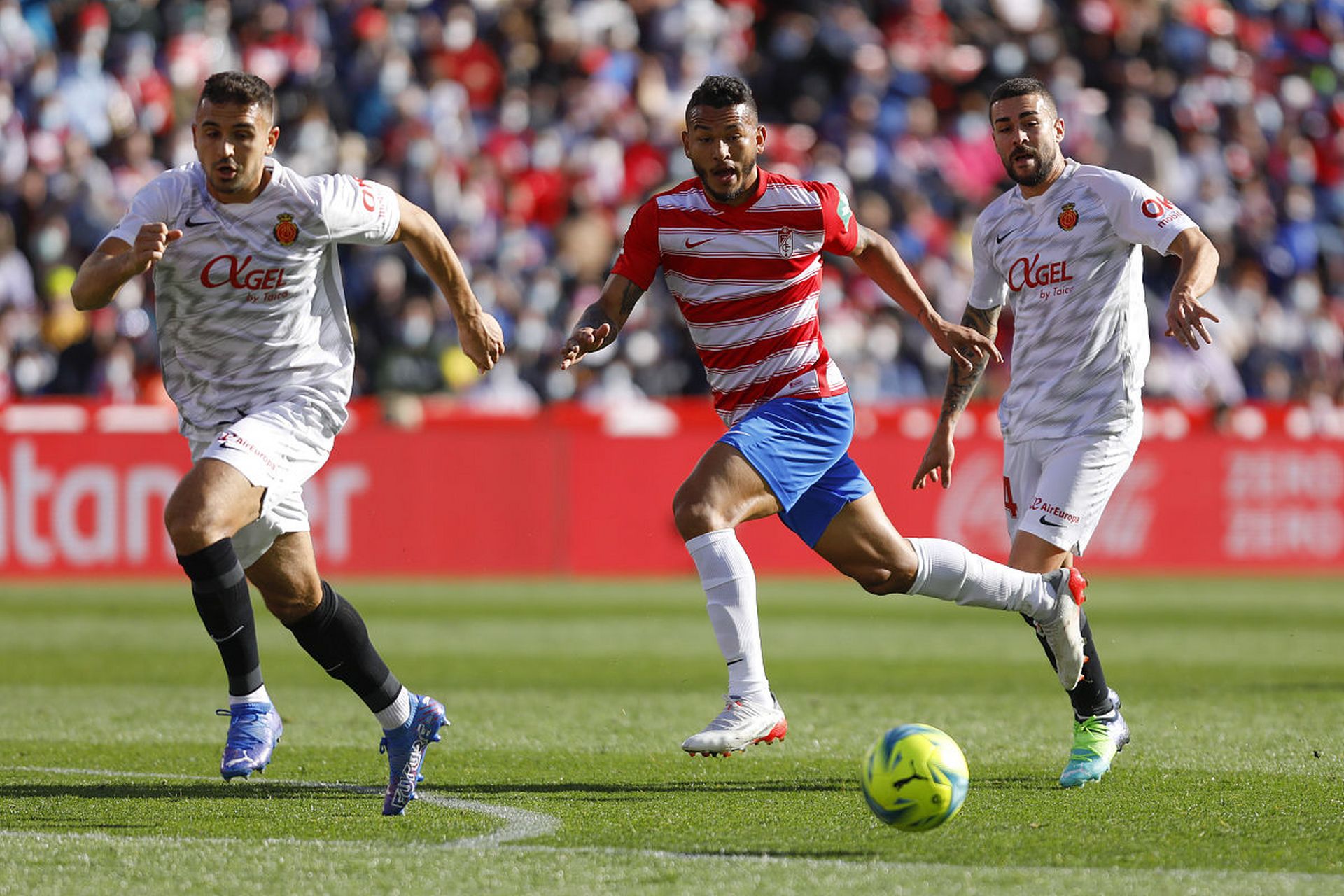 比利亚雷亚尔客场挑战失败,遭遇失利 比利亚雷亚尔客场挑战失败,遭遇失利