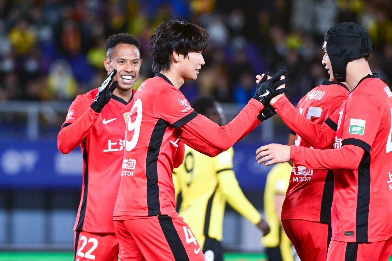 包含主力球员发挥出色，领队率队赢得比赛的词条