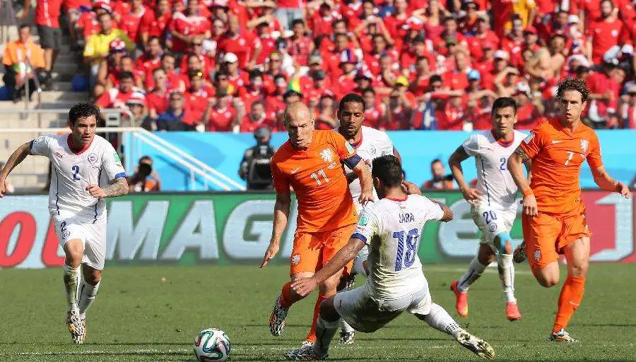 荷兰队在欧预赛中不可小觑,全队备战 荷兰队在欧预赛中不可小觑,全队备战