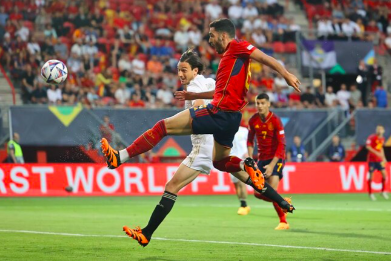 欧国联冠军杯：拜仁神锋破门，助球队挺进下一轮