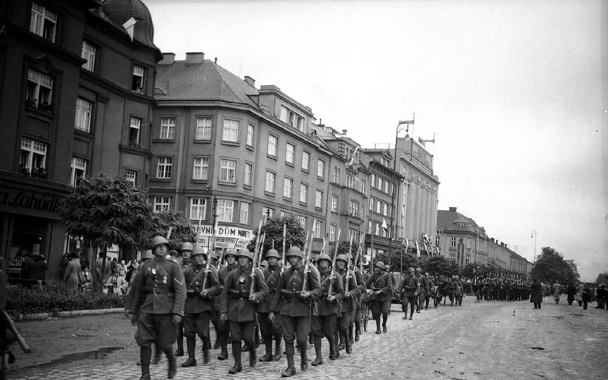 波兰大胜斯洛伐克，跃居小组第一