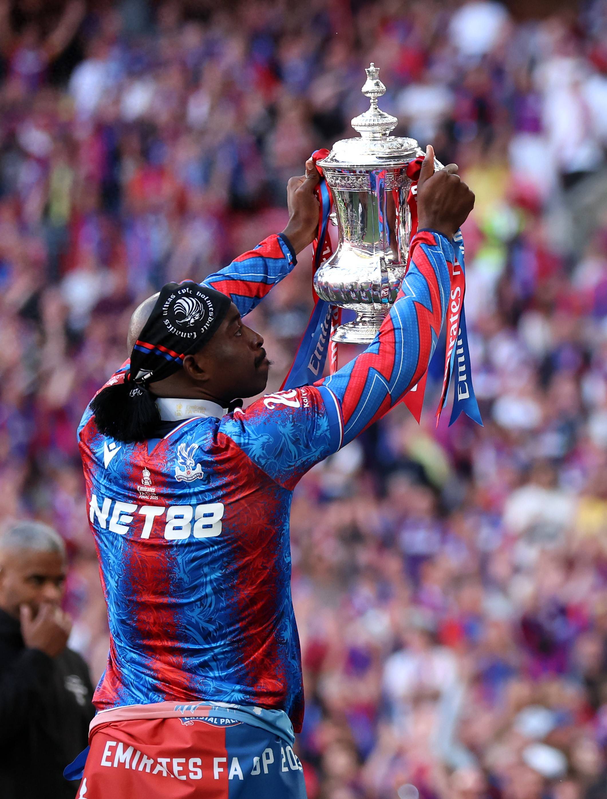 水晶宫新援表现抢眼，助球队取得胜利