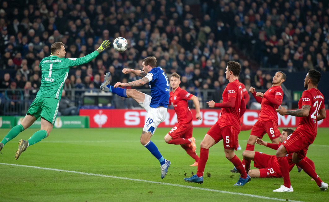 沙尔克拼尽全力，卫冕冠军雄风难敌