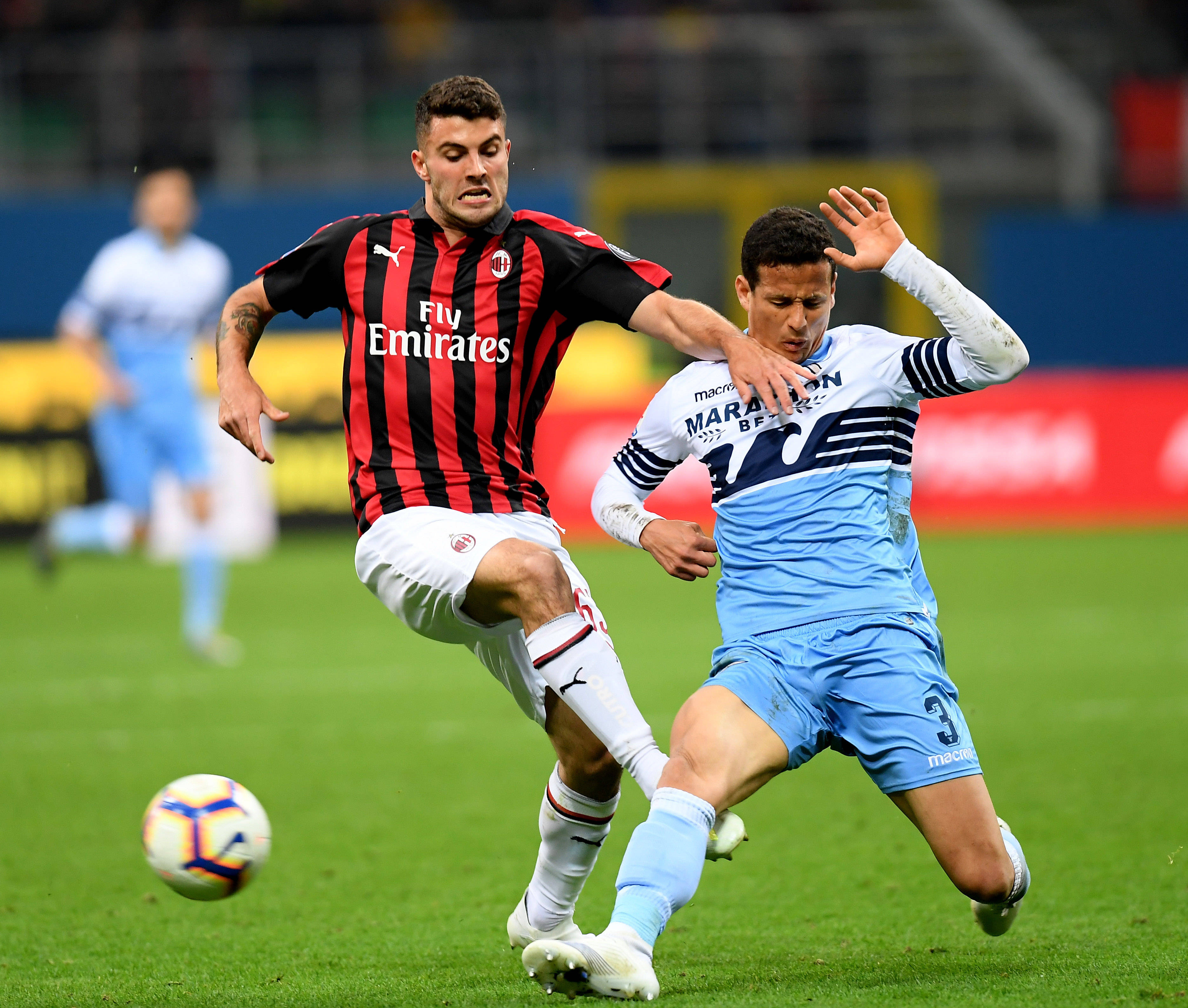 风格各异的沙尔克和AC米兰交锋，胜者晋级