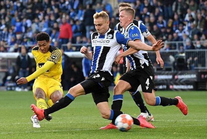 战术配合默契，球队终结对手不败纪录