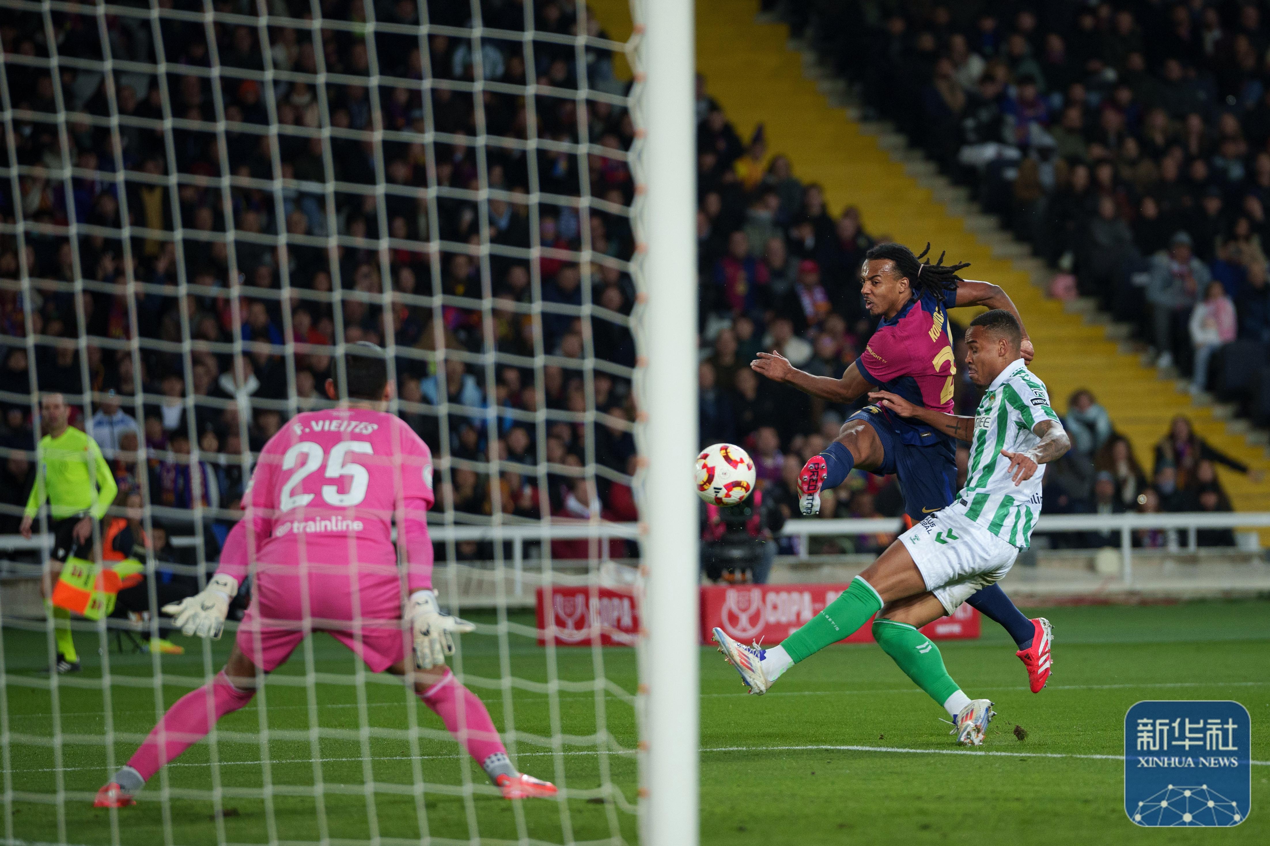 包含巴塞罗那铁卫伤退，球队险胜对手的词条