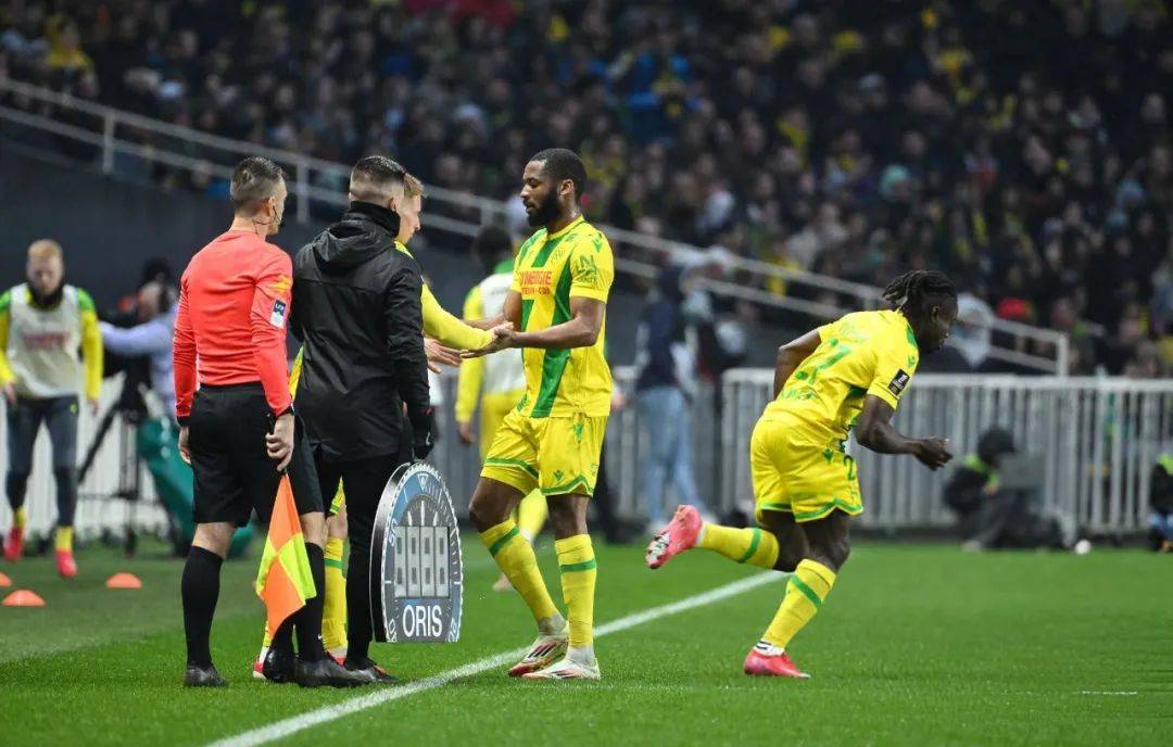 里尔主场不敌摩纳哥,遭遇两连败 里尔主场不敌摩纳哥,遭遇两连败