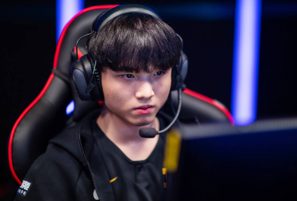 TL险胜EG，Ming极限生还后反打激烈交锋淘汰赛，让粉丝疯狂欢呼