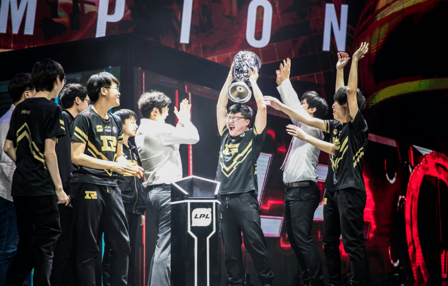 EDG险胜RNG,Xiaohu团战一打五强强对话全球总决赛,点燃全场激情 EDG险胜RNG,Xiaohu团战一打五强强对话全球总决赛,点燃全场激情