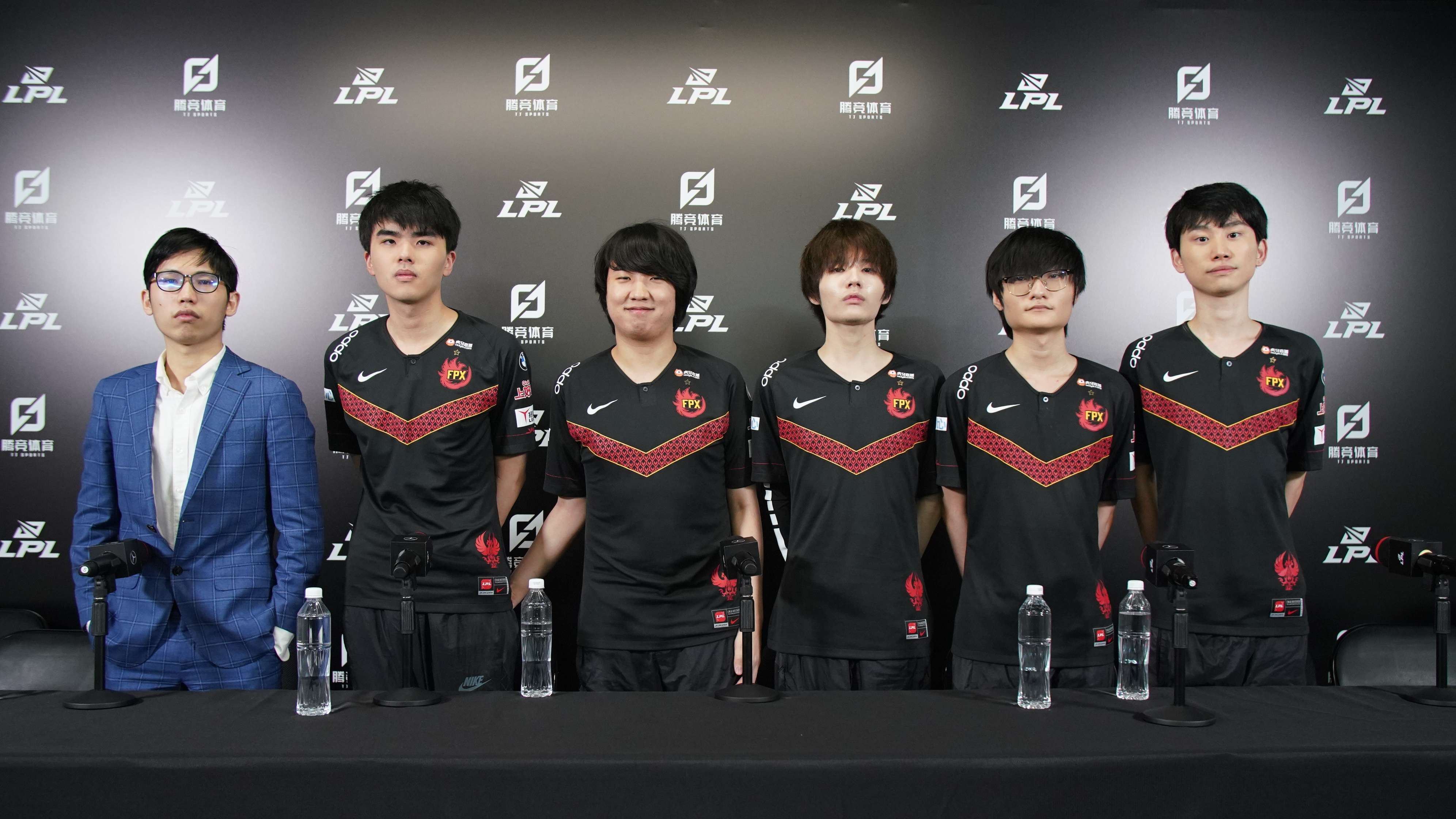 关于TL力克FPX，CoreJJ线上压制力十足激烈交锋八强赛，让粉丝疯狂欢呼的信息