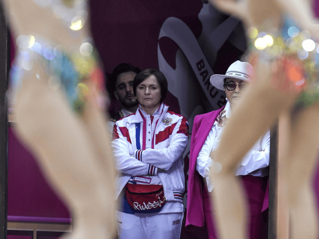 包含俄罗斯体操团体大放异彩，稳步前进的词条