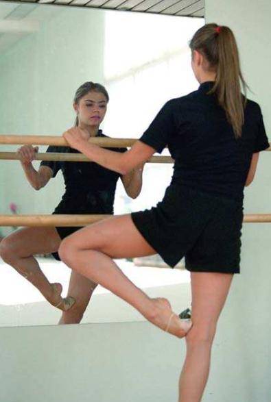 包含俄罗斯体操团体大放异彩，稳步前进的词条