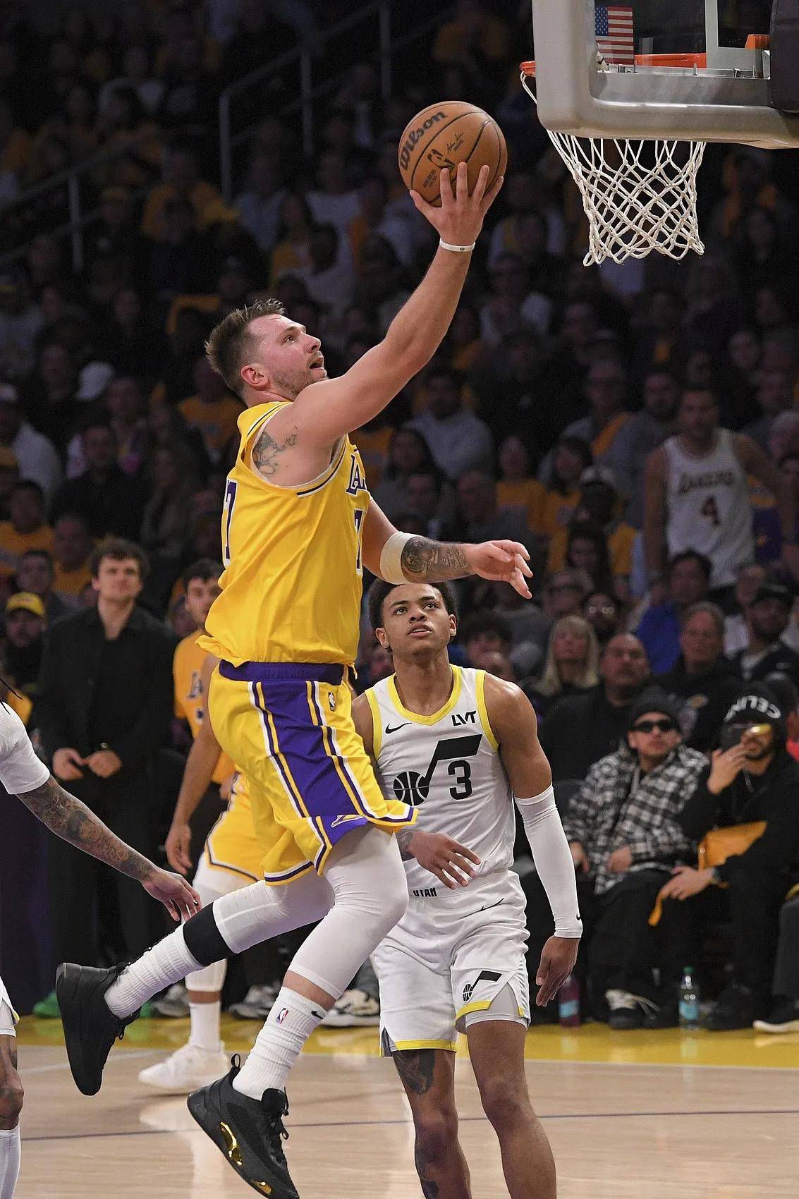 湖人大胜爵士，继续领跑西部的简单介绍