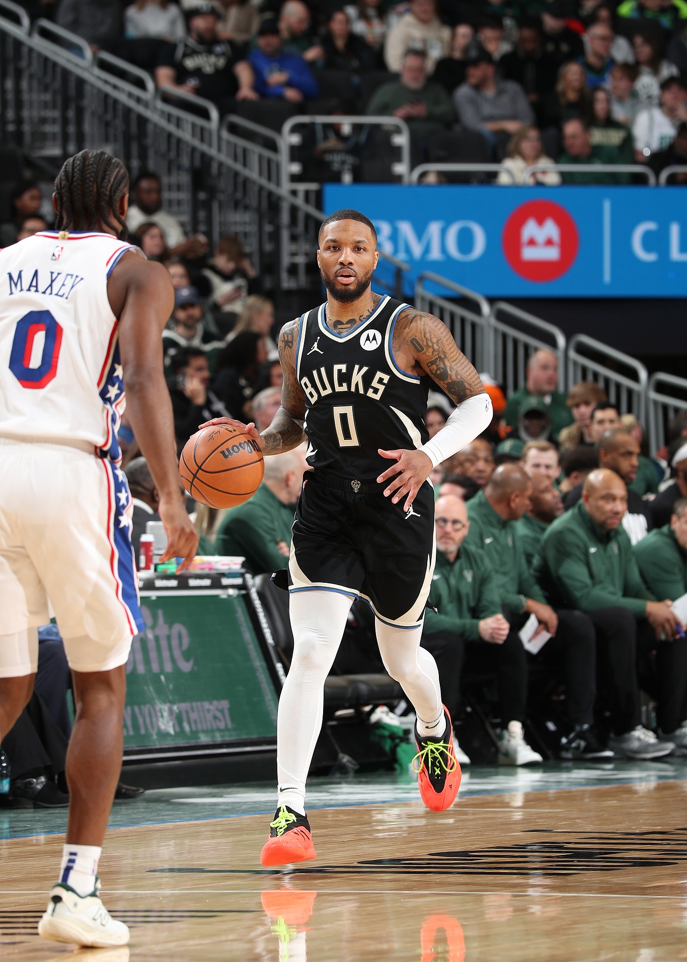 76人主场惨败雄鹿,遭遇两连败 76人主场惨败雄鹿,遭遇两连败