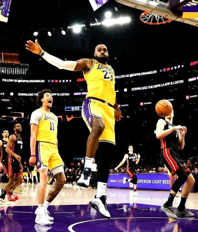 快船大胜火箭,取得四连胜 快船大胜火箭,取得四连胜