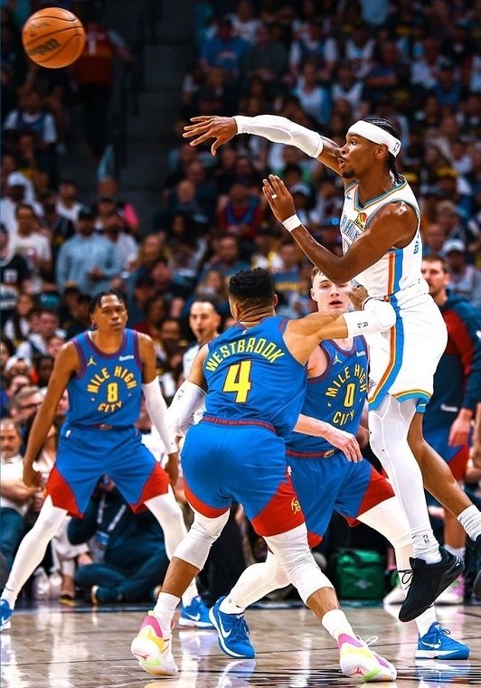 NBA季后赛西部半决赛火爆开战,球迷热情高涨 NBA季后赛西部半决赛火爆开战,球迷热情高涨