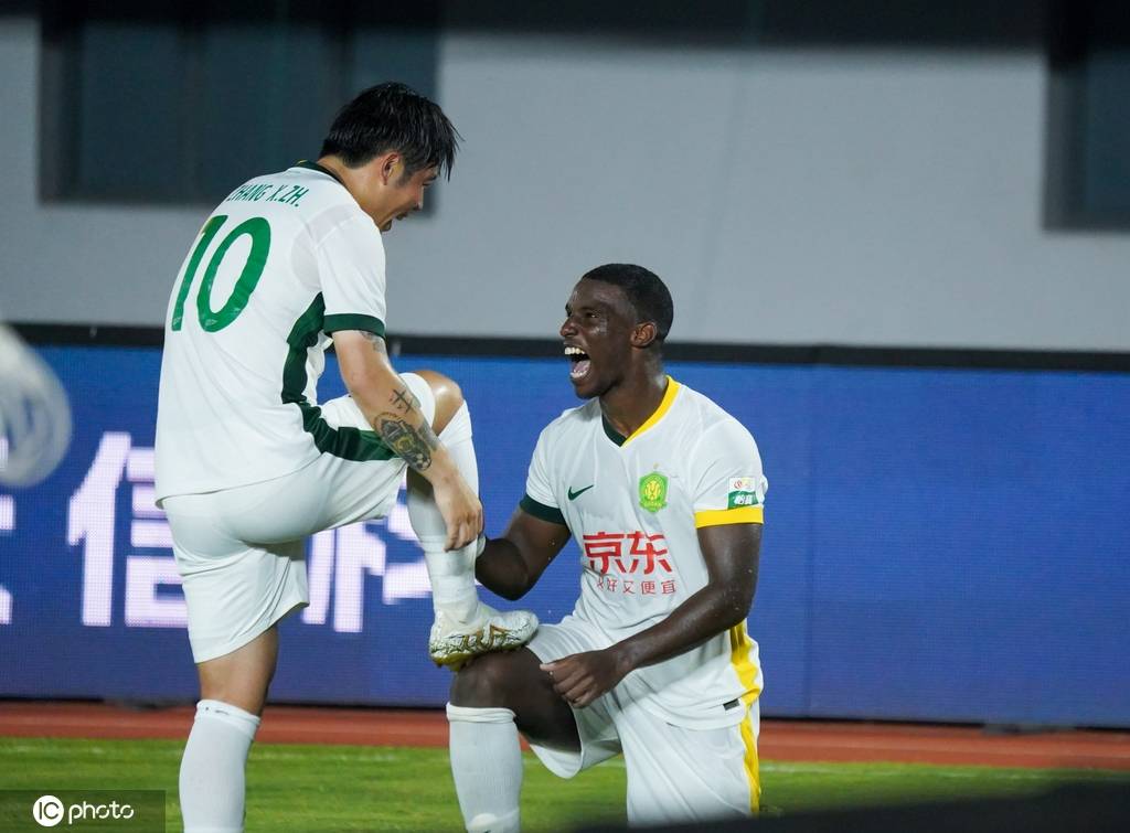 中超球员受外界关注喜欢玩滑板