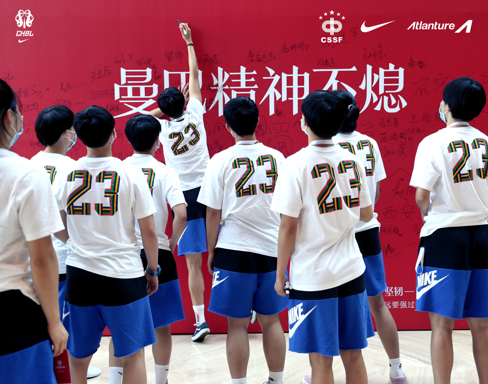 关于强队对战，豪强之争继续激烈进行的信息