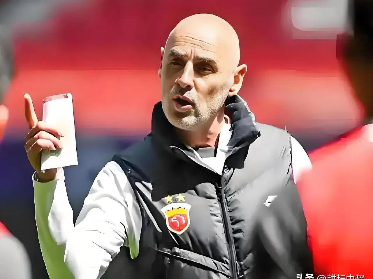 里昂突破困境连胜提高士气，球员笑逐颜开