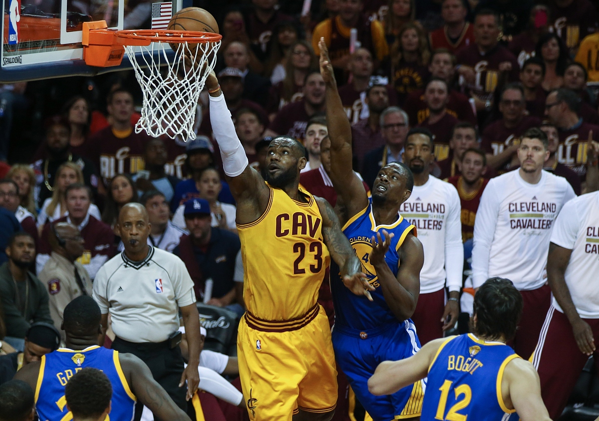 湖人鏖战马刺,利拉德统治全场 湖人鏖战马刺,利拉德统治全场