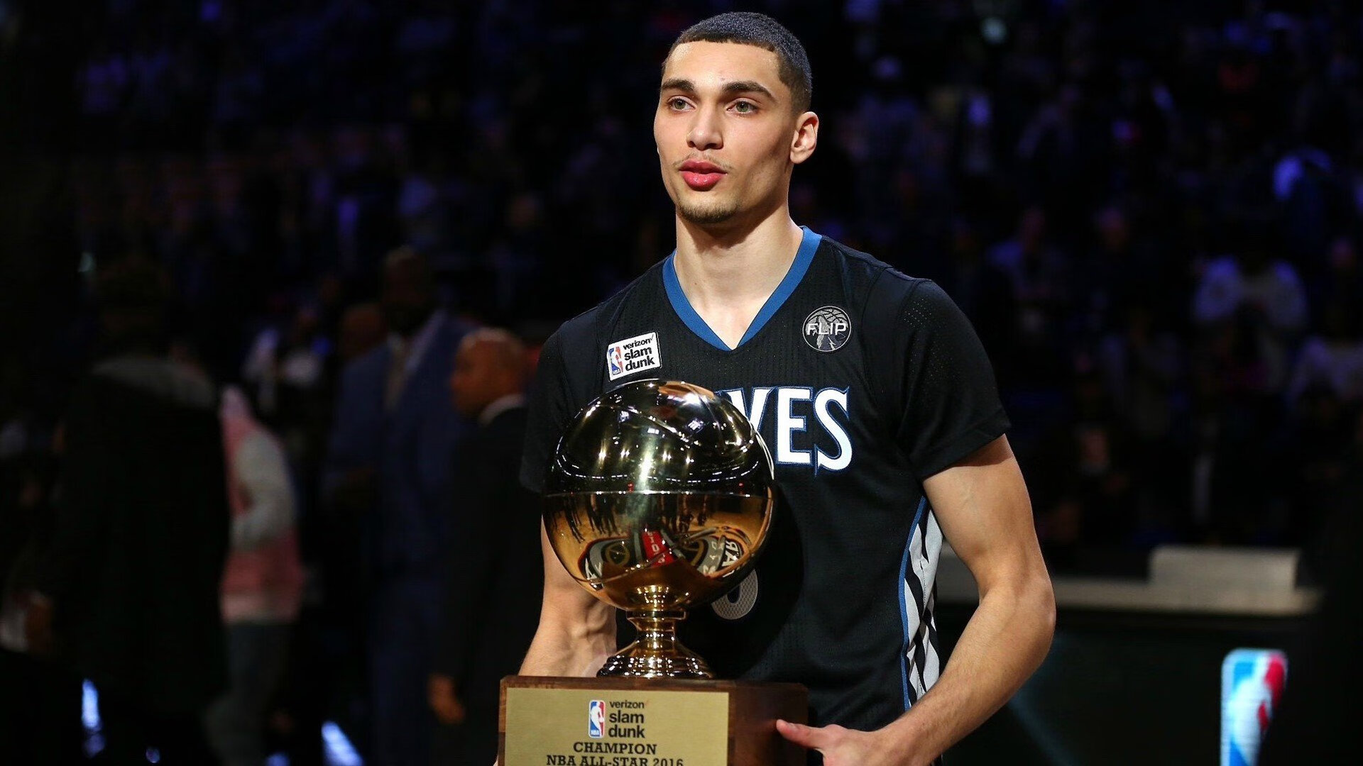 跨界奇迹，深圳队击败雷霆，英超争冠焦点战前的全球体育风暴