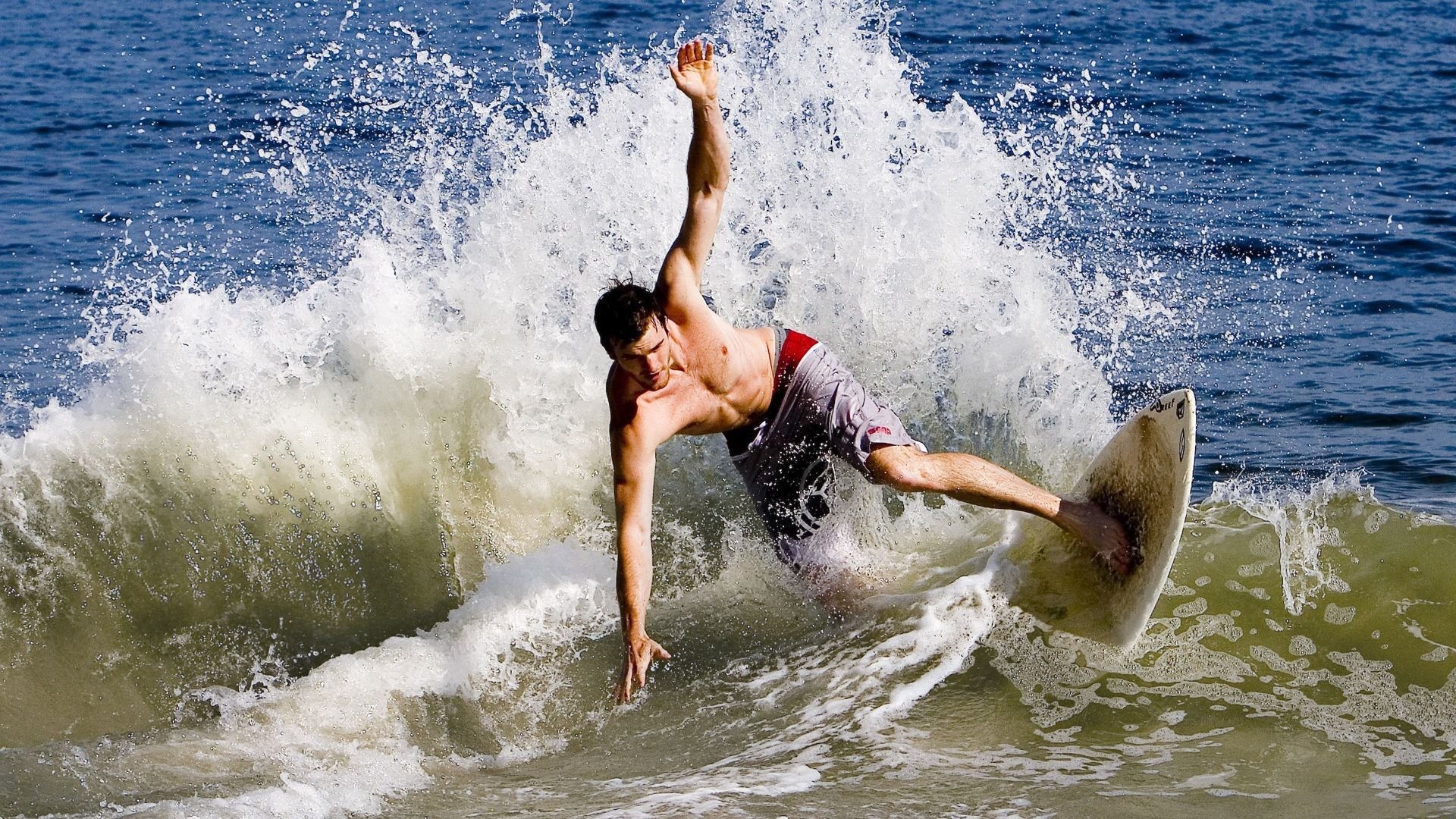 翻转的唯一方式，皮亚斯特里惊艳四座，红牛二队上演绝地翻盘